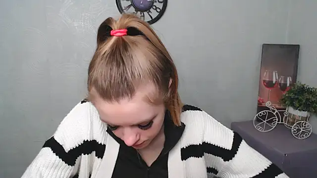Snapshot of AliceFlirtt_ chatting on 6, 3, 2025 AliceFlirtt online show from 6, 3, 2025