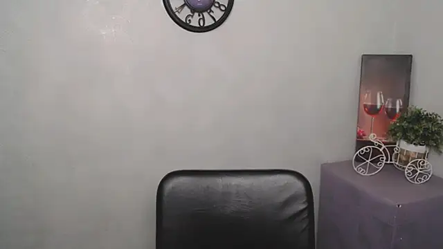Snapshot of AliceFlirtt_ chatting on 8, 3, 2025 AliceFlirtt online show from 8, 3, 2025