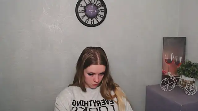 Snapshot of AliceFlirtt_ chatting on 8, 3, 2025 AliceFlirtt online show from 8, 3, 2025