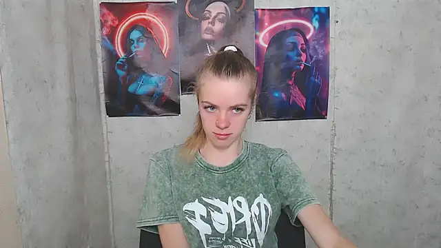 Snapshot of AliceFlirtt_ chatting on 12, 9, 2025 AliceFlirtt online show from 12, 9, 2025