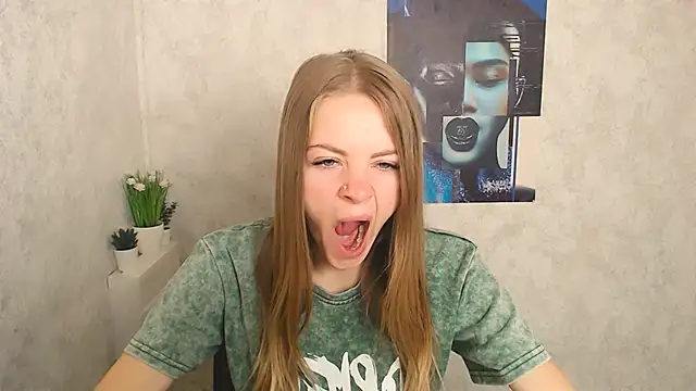 Snapshot of AliceFlirtt_ chatting on 13, 9, 2025 AliceFlirtt online show from 13, 9, 2025