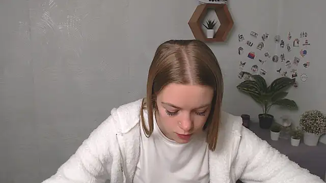 Snapshot of AliceFlirtt_ chatting on 27, 9, 2025 AliceFlirtt online show from 27, 9, 2025