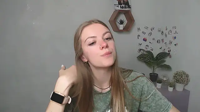Snapshot of AliceFlirtt_ chatting on 29, 9, 2025 AliceFlirtt online show from 29, 9, 2025