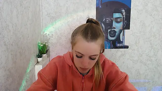 Snapshot of AliceFlirtt_ chatting on 2, 10, 2025 AliceFlirtt online show from 2, 10, 2025