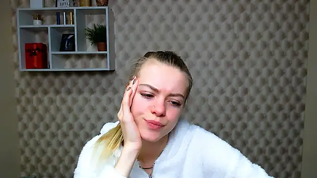 AliceFlirtt  online show from 22, 10, 2025