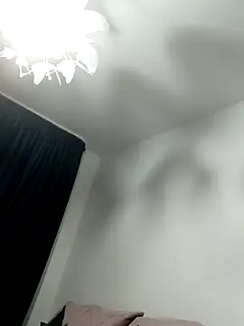 LaraJuicyxx online show from 4, 12, 2024