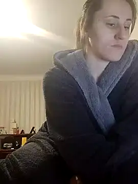 Snapshot of emeli_moon chatting on 2, 1, 2025 emeli moon online show from 2, 1, 2025