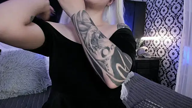 Adeelinee online show from 7, 11, 2025