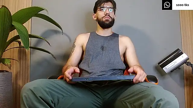 Snapshot of Mr_WhiteCock chatting on 13, 9, 2025 Mr WhiteCock online show from 13, 9, 2025