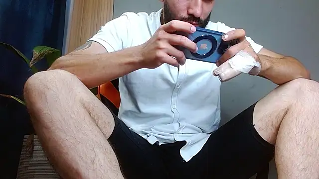 Snapshot of Mr_WhiteCock chatting on 27, 10, 2025 Mr WhiteCock online show from 27, 10, 2025