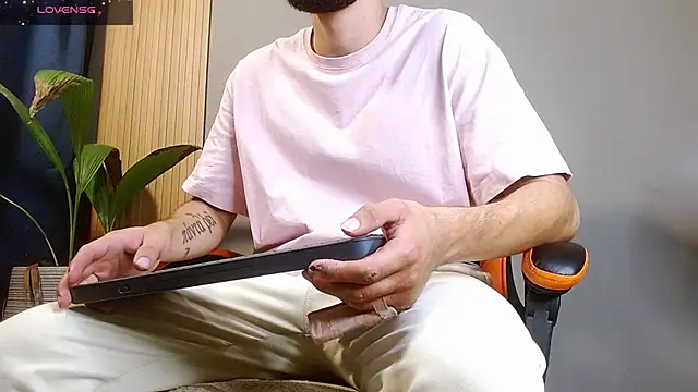 Snapshot of Mr_WhiteCock chatting on 31, 10, 2025 Mr WhiteCock online show from 31, 10, 2025