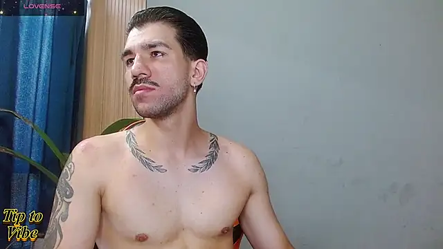 Snapshot of Mr_WhiteCock chatting on 24, 11, 2025 Mr WhiteCock online show from 24, 11, 2025