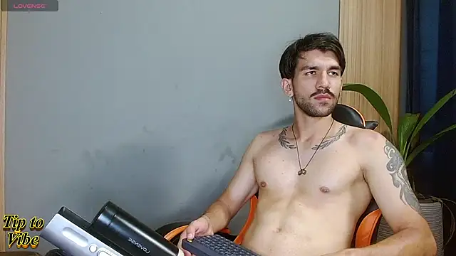 Snapshot of Mr_WhiteCock chatting on 30, 11, 2025 Mr WhiteCock online show from 30, 11, 2025