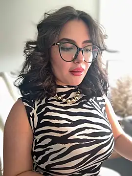 Snapshot of sukhakunis1 chatting on 18, 9, 2025 sukhakunis1 online show from 18, 9, 2025