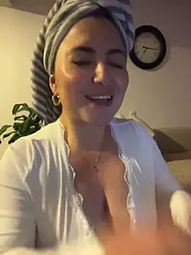 Snapshot of sukhakunis1 chatting on 17, 5, 2026 sukhakunis1 online show from 17, 5, 2026