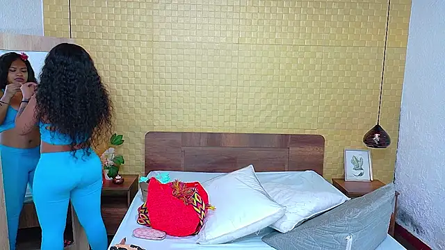 Squirter pussybomb online show from 30, 1, 2025