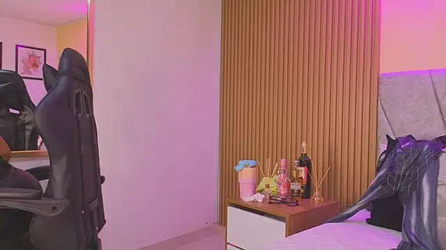 Dakota diaz  online show from 28, 10, 2025