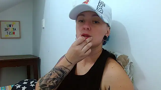 Snapshot of tomboyblue chatting on 27, 3, 2026 tomboyblue online show from 27, 3, 2026