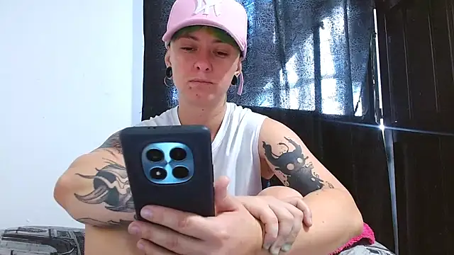 Snapshot of tomboyblue chatting on 11, 4, 2026 tomboyblue online show from 11, 4, 2026