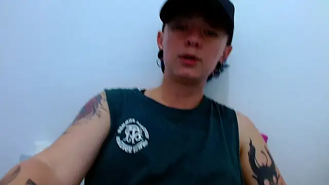 Snapshot of tomboyblue chatting on 21, 4, 2026 tomboyblue online show from 21, 4, 2026