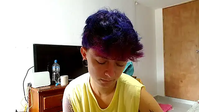 Snapshot of tomboyblue chatting on 8, 5, 2026 tomboyblue online show from 8, 5, 2026