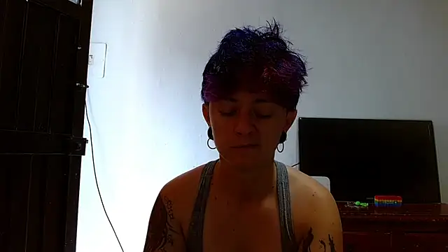 Snapshot of tomboyblue chatting on 13, 5, 2026 tomboyblue online show from 13, 5, 2026