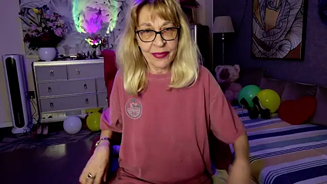 HornyMilf 555 online show from 17, 2, 2026