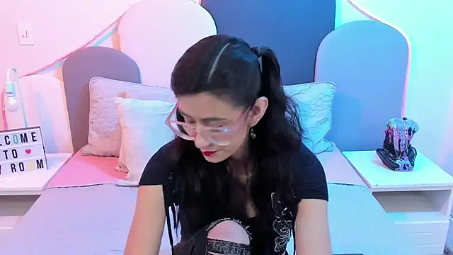 SophieGomez22 online show from 8, 3, 2025