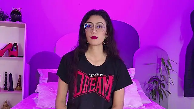 SophieGomez22 online show from 13, 4, 2026