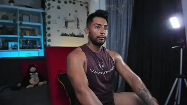 Snapshot of Couple_muscle1 chatting on 20, 10, 2025 Couple muscle1 online show from 20, 10, 2025