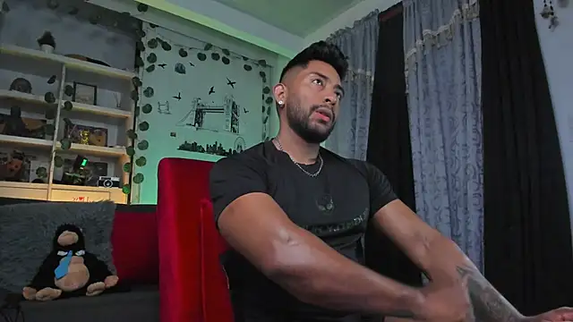 Snapshot of Couple_muscle1 chatting on 3, 11, 2025 Couple muscle1 online show from 3, 11, 2025