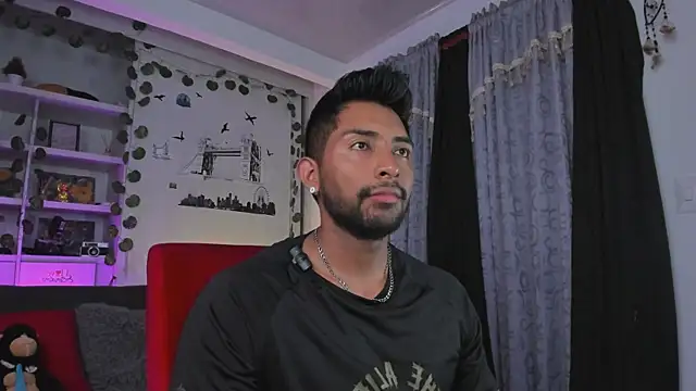 Snapshot of Couple_muscle1 chatting on 18, 11, 2025 Couple muscle1 online show from 18, 11, 2025