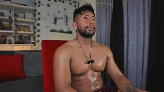 Snapshot of Couple_muscle1 chatting on 25, 11, 2025 Couple muscle1 online show from 25, 11, 2025