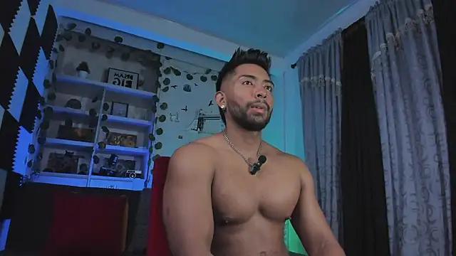 Snapshot of Couple_muscle1 chatting on 5, 2, 2026 Couple muscle1 online show from 5, 2, 2026