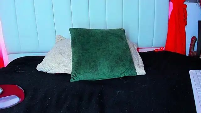 caro lyne  online show from 15, 9, 2025