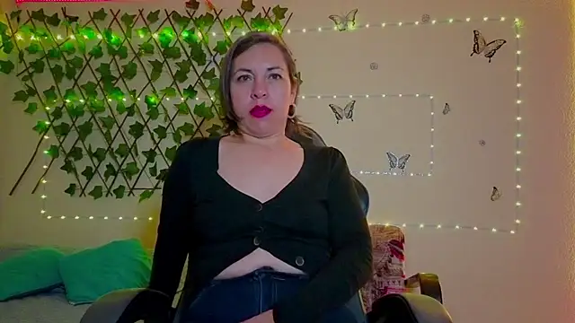 Lady breaks hearts online show from 18, 10, 2025