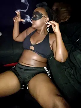 KikiLovesD online show from 13, 10, 2025