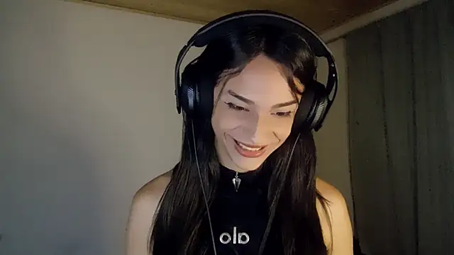 Dollbehavior  online show from 28, 11, 2025