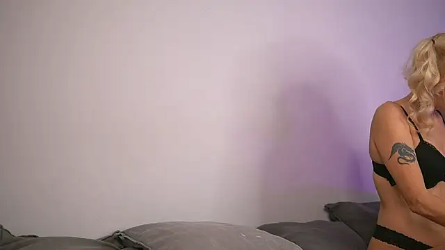 BritneyHudson online show from 20, 10, 2025