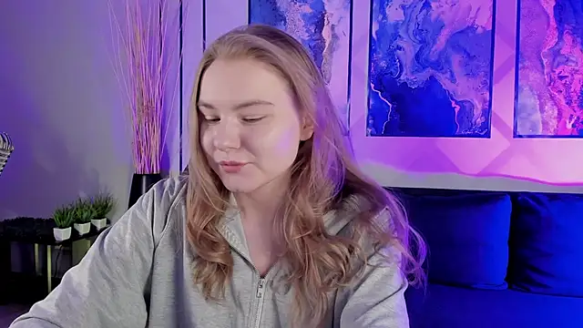 ValerieViolette online show from 4, 12, 2024