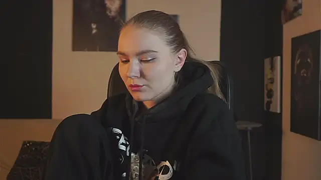 ValerieViolette online show from 15, 12, 2024