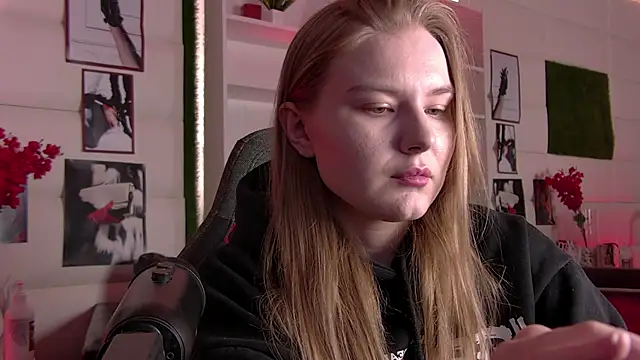 ValerieViolette online show from 1, 3, 2025