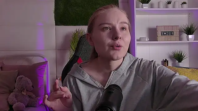 ValerieViolette online show from 2, 3, 2025