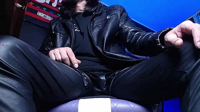 Snapshot of Dicaprioo_ chatting on 4, 2, 2026 Dicaprioo online show from 4, 2, 2026