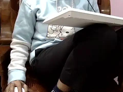 momo lov online show from 23, 12, 2024