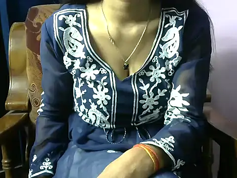 momo lov online show from 28, 1, 2025