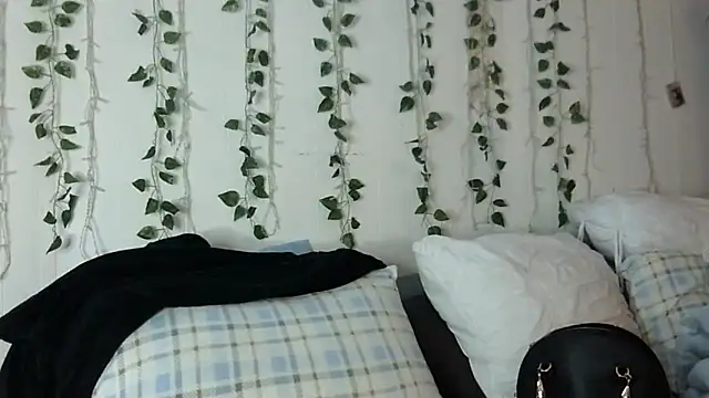 Erotic nayma online show from 7, 3, 2025