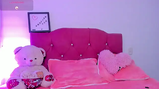 LucianaTomson online show from 5, 1, 2026