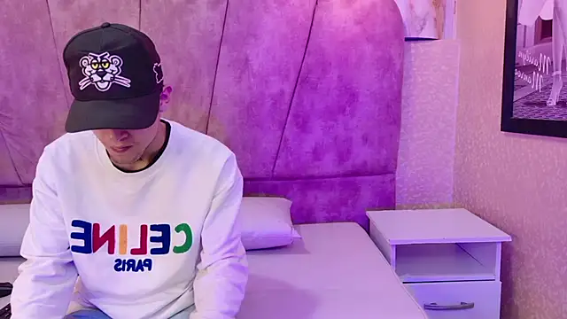 kendalltaylorr online show from 23, 10, 2025