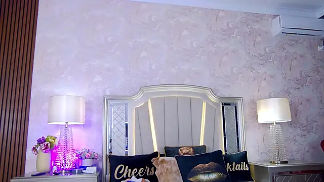 Issadorra online show from 27, 9, 2025